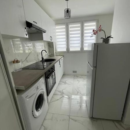 Appartement 2 Pieces, Salon Et Chambre, 44M2 Refait A Neuf Клиши Екстериор снимка