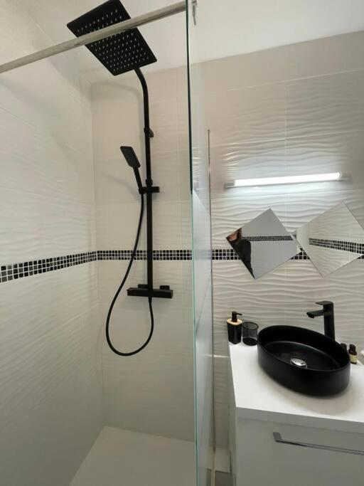 Appartement 2 Pieces, Salon Et Chambre, 44M2 Refait A Neuf Клиши Екстериор снимка
