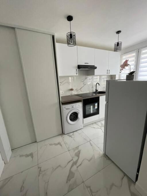 Appartement 2 Pieces, Salon Et Chambre, 44M2 Refait A Neuf Клиши Екстериор снимка
