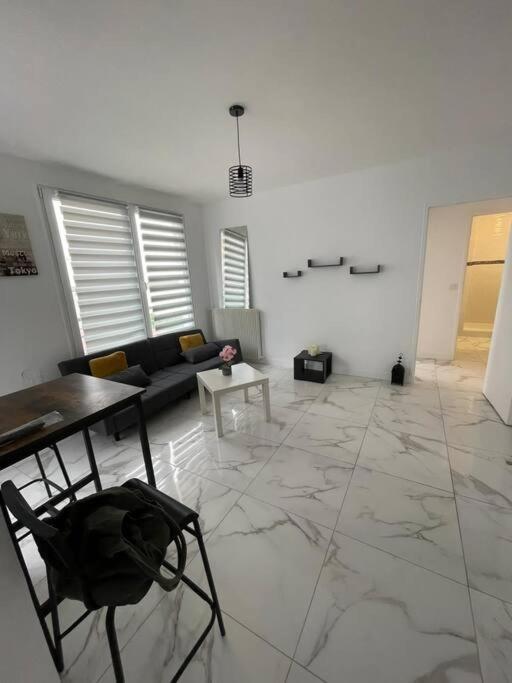 Appartement 2 Pieces, Salon Et Chambre, 44M2 Refait A Neuf Клиши Екстериор снимка