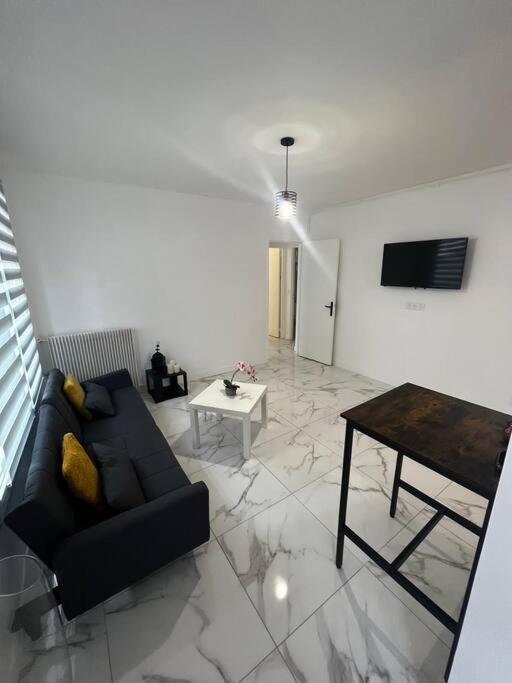 Appartement 2 Pieces, Salon Et Chambre, 44M2 Refait A Neuf Клиши Екстериор снимка