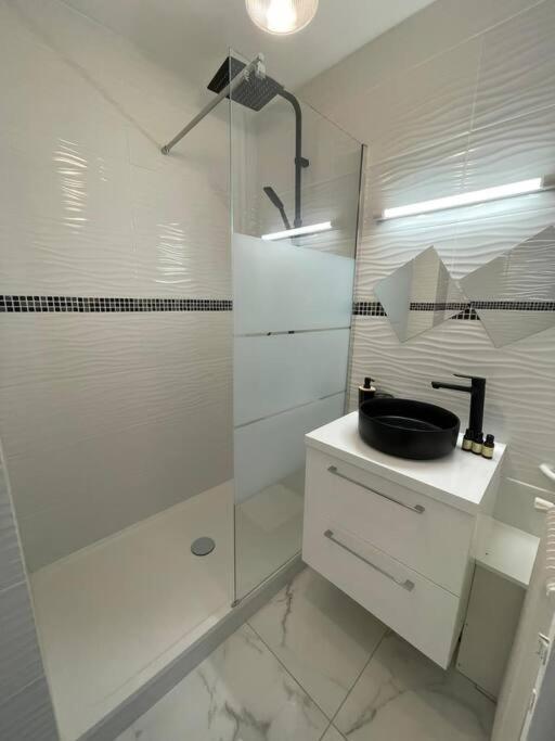 Appartement 2 Pieces, Salon Et Chambre, 44M2 Refait A Neuf Клиши Екстериор снимка