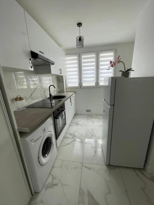 Appartement 2 Pieces, Salon Et Chambre, 44M2 Refait A Neuf Клиши Екстериор снимка